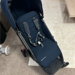 SOLD

UPPAbaby Navy Stroller